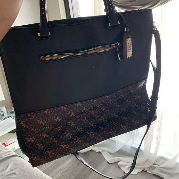 Guess purse - Picture 3 of 3